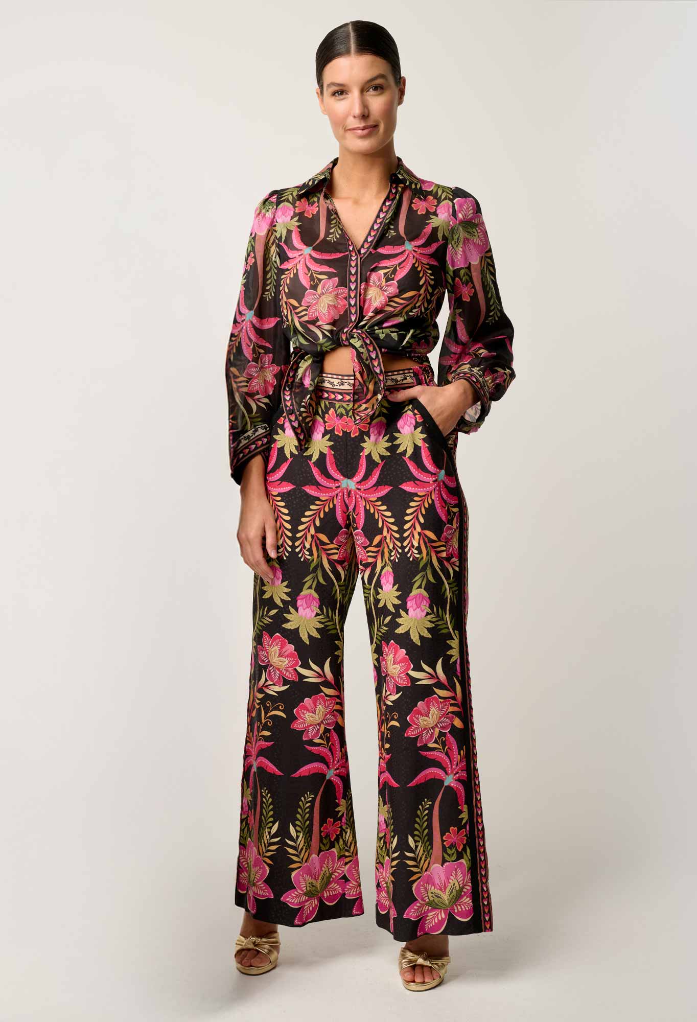 Elegant Silk Blouse with Puff Sleeves and Floral Print – Women's Lightweight Top for Casual or Formal Wear 3